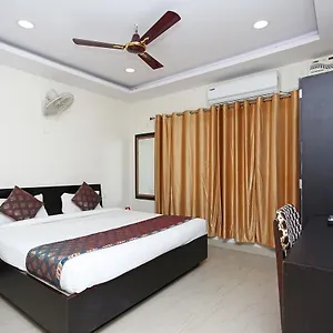 Hotel Sahu Near Kashi Vishwanath Temple Gate ***