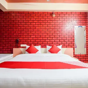 Hotel Palak Palace ***